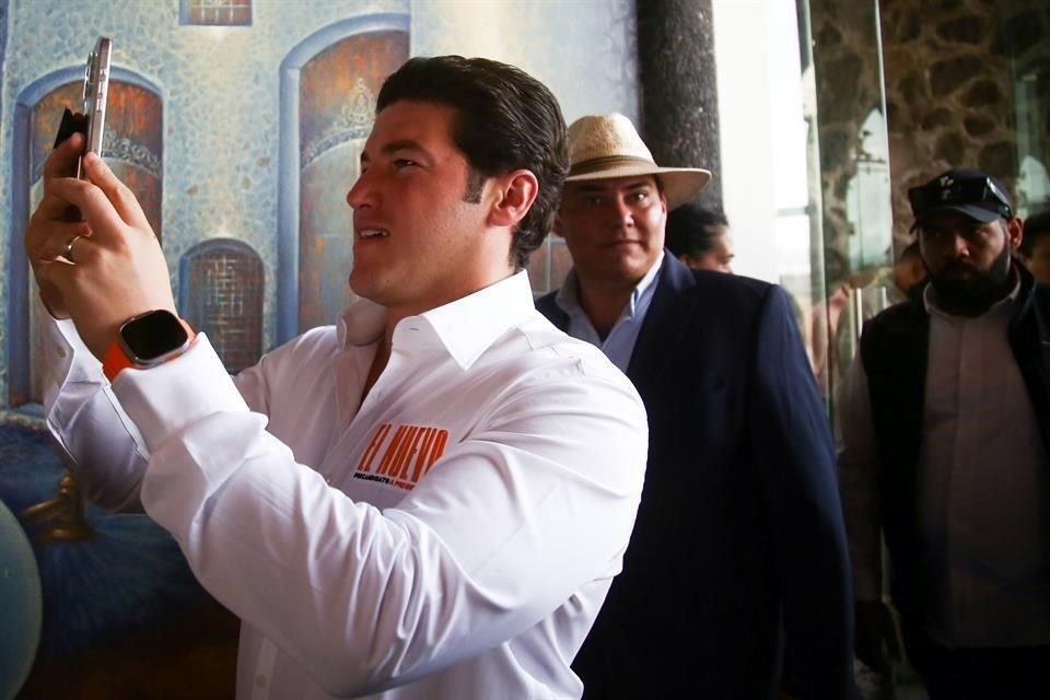 Samuel García en su visita a El Castillo de Tequila, destilería ubicada en el Municipio de El Arenal, Jalisco.