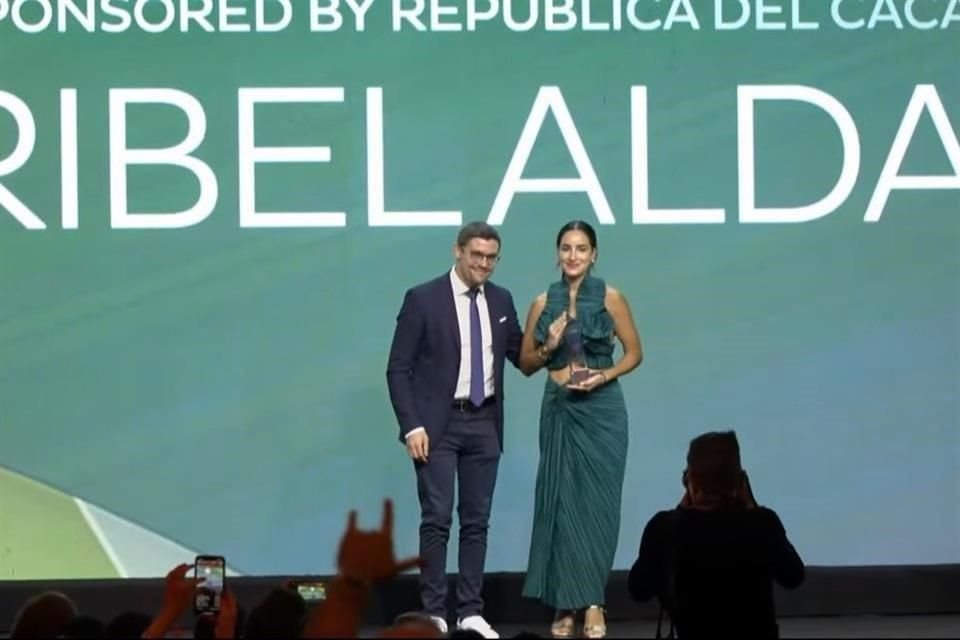 Maribel Aldaco fue ovacionada al recibir el premio a Mejor Repostera de América Latina 2023.
