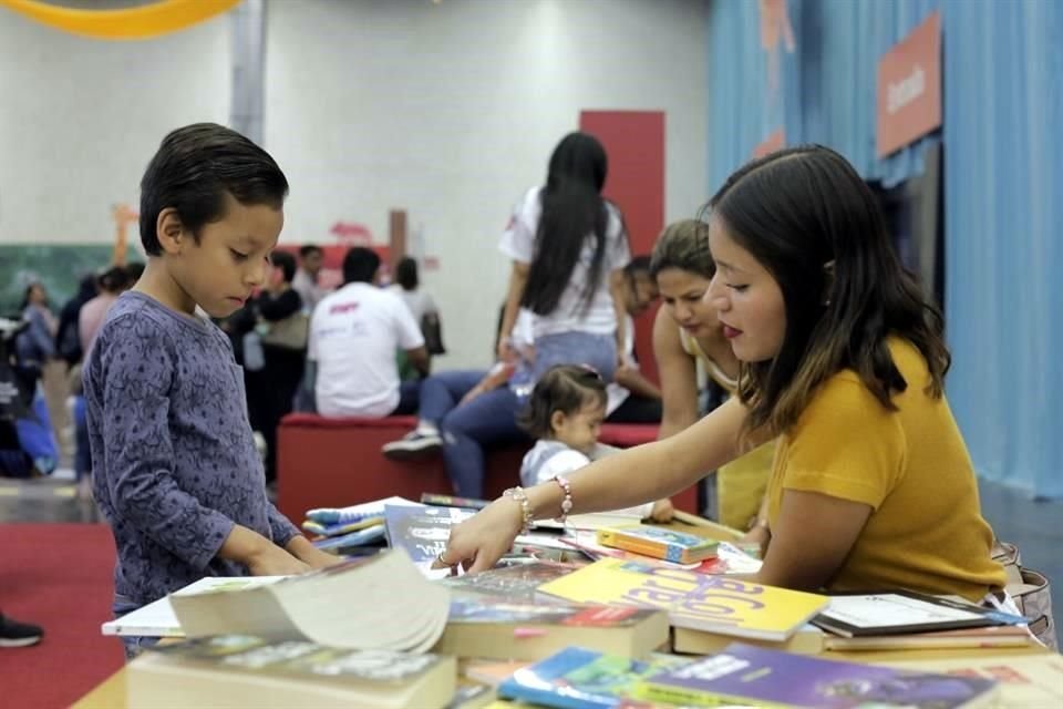 Los libros de educación básica siguen representando el segmento más importante para las editoriales privadas en México, según el reporte de Caniem.