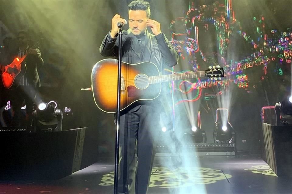 En la inauguración, Fonsi ofreció un concierto en el que no pudo faltar la canción 'Despacito' que, en 2020, apareció en la lista 'Hot Latin Song' de Billboard durante 56 semanas consecutivas.