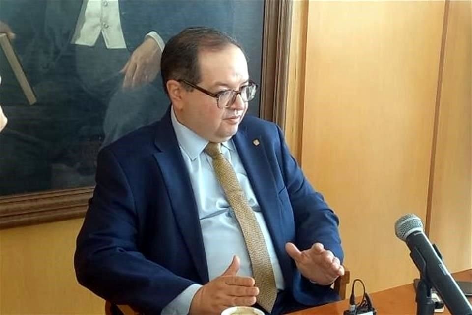 El Rector Lomelí también Doctor en Economía destacó que a nivel mundial existen diversos casos de éxito en naciones que han crecido con la inversión en ciencia.