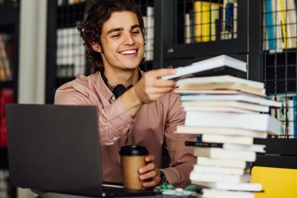 Los programas de la Escuela de Creación Literaria podrán cursarse presencialmente, a distancia o en formato híbrido.