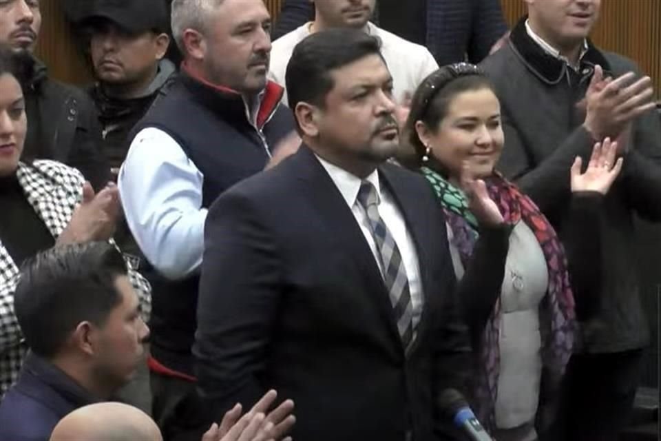 El Vicefiscal Luis Enrique Orozco fue designado como Gobernador Interino de Nuevo León en el Congreso local.