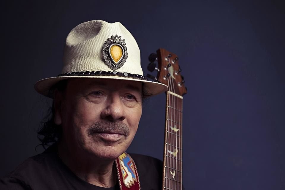 A Carlos Santana le gusta explorar diferentes ritmos para crear siempre música diferente.