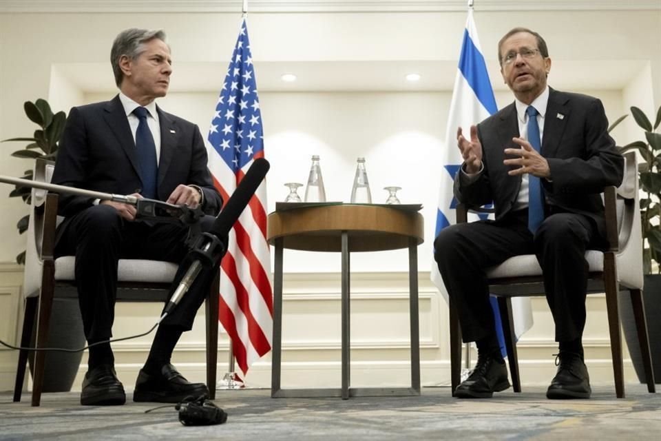 El jefe de la diplomacia estadounidense, Antony Blinken, reunido con el Presidente israelí, Isaac Herzog.