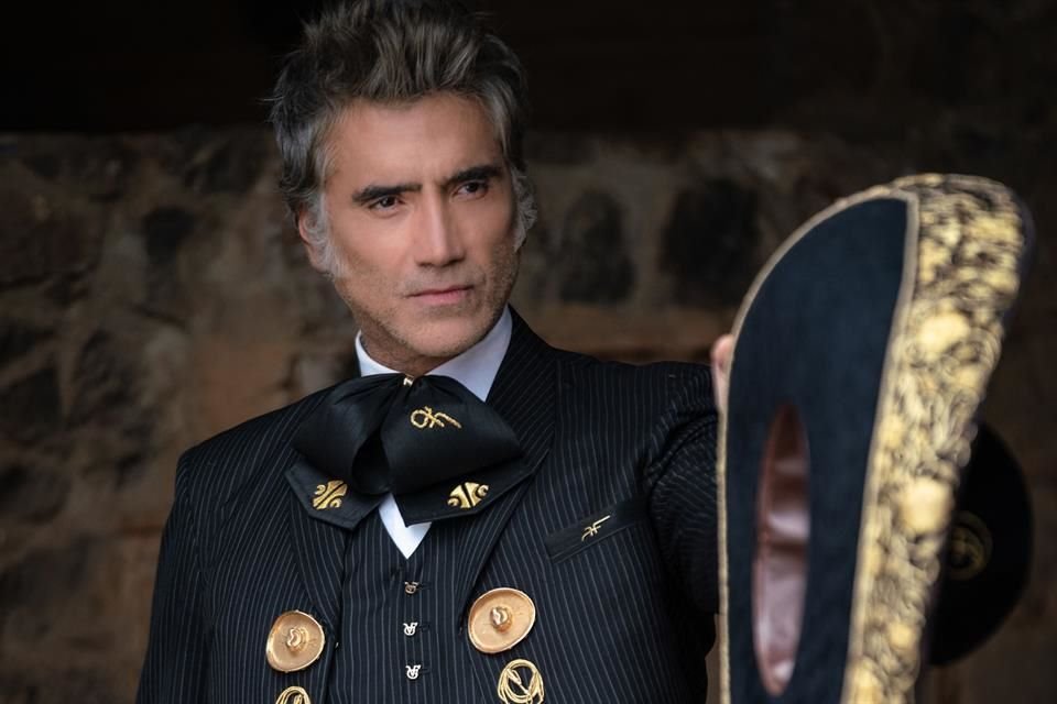 Anuncia Alejandro Fernández gira 'Amor y Patria' en México