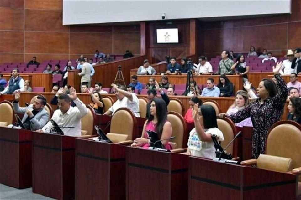 Por mayoría de votos el pasado miércoles, en el Congreso de Oaxaca se avaló la extinción de 3 municipios.