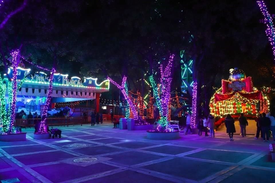 Todo Six Flags estará iluminado al estilo navideño.