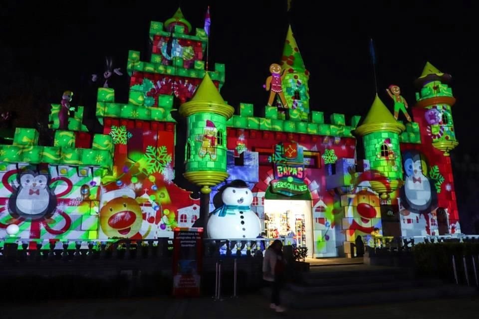 Un atractivo que seguramente te encantará será el video mapping en el Castillo de los Sueños.