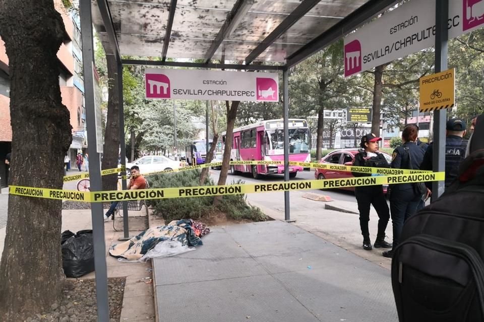 Una adulta mayor en condición de calle falleció por enfermedad sobre Avenida Chapultepec.