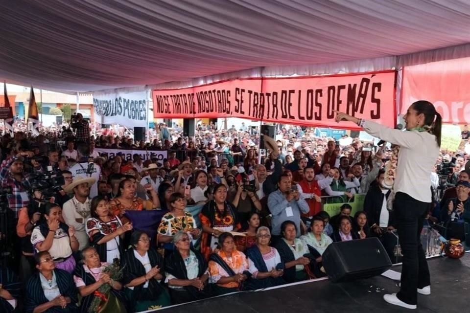 Sheinbaum se comprometió a continuar los trabajos encaminados a recuperar el Lago de Pátzcuaro.