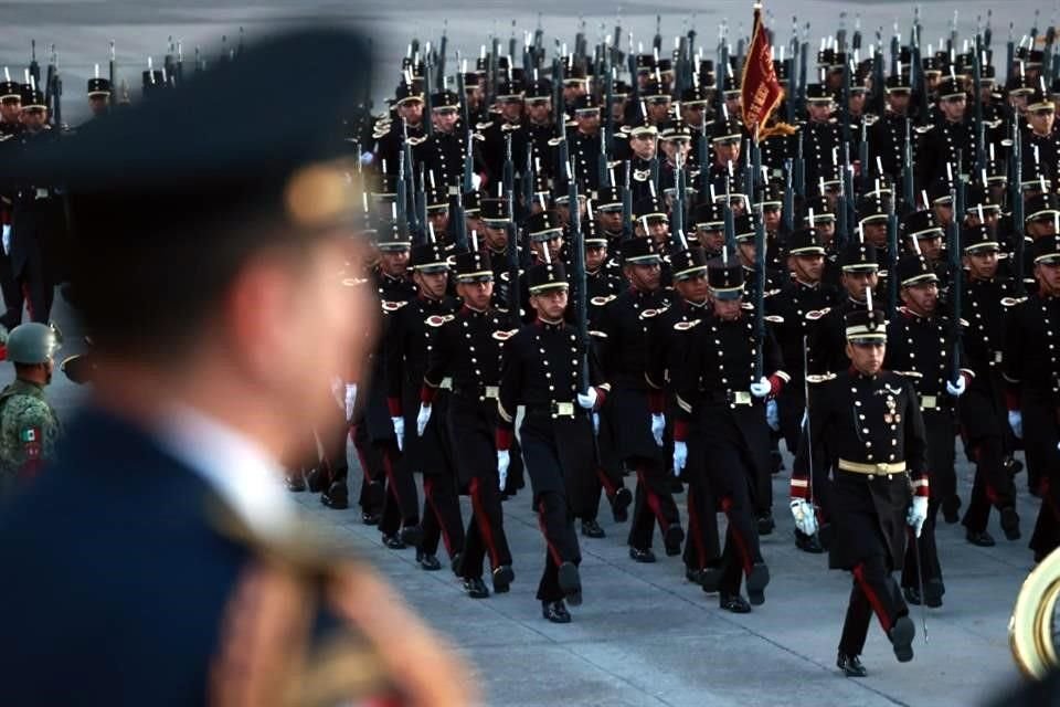 Alrededor de 500 elementos participaron en el desfile.