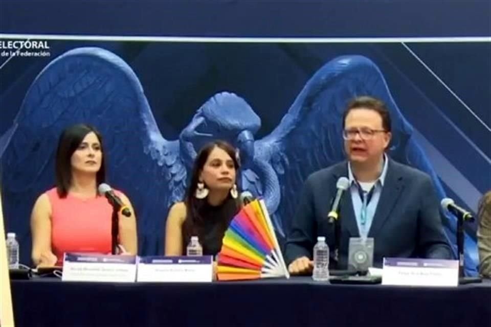 Felipe de la Mata Pizaña, Magistrado de la Sala Superior TEPJF, presentó el libro 'Derechos políticos de personas LGBT' prologado por Ociel Baena.