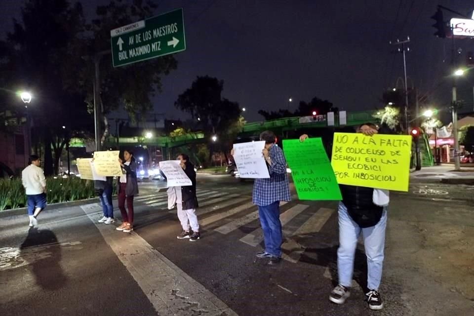 El lunes, un grupo de personas protestaron por la instalación de Ecobici.