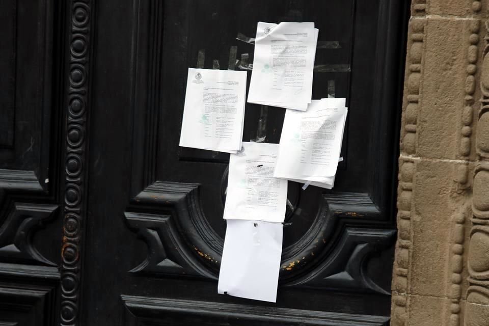 La resolución de esta controversia de inconstitucionalidad fue pegada en una de las puertas de Palacio de Gobierno.