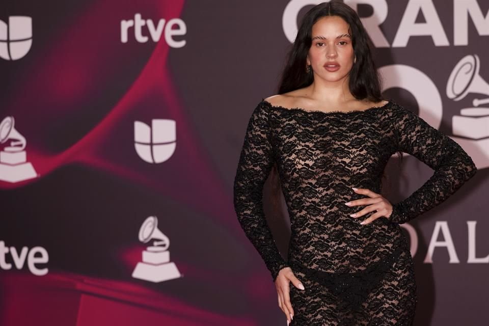 Rosalía es acreedora a numerosos premios, de entre los cuales destaca el Premio Grammy al Mejor Álbum de Rock Latino o Alternativo.