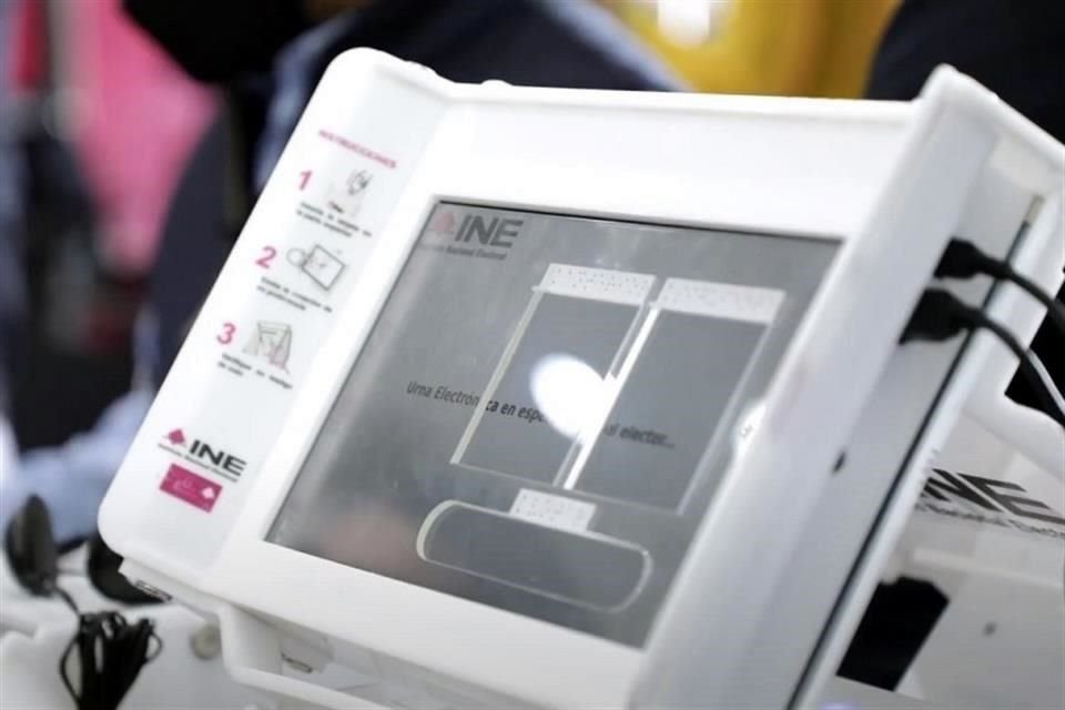 Urna electrónica 7.0 del INE.