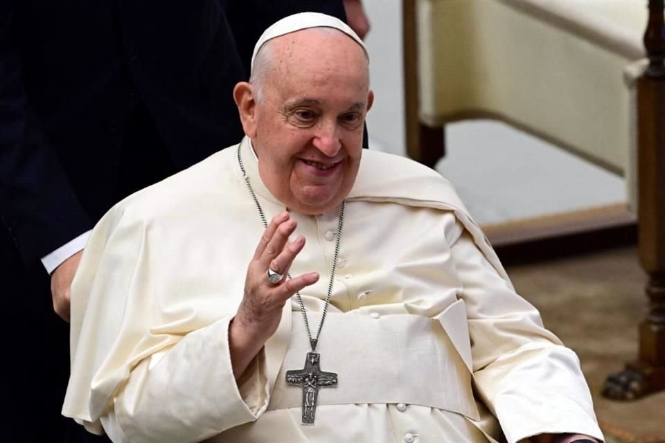 El Papa pidió a la COP28 lograr un acuerdo para frenar el cambio climático porque 'la destrucción del medio ambiente es una ofensa a Dios'.