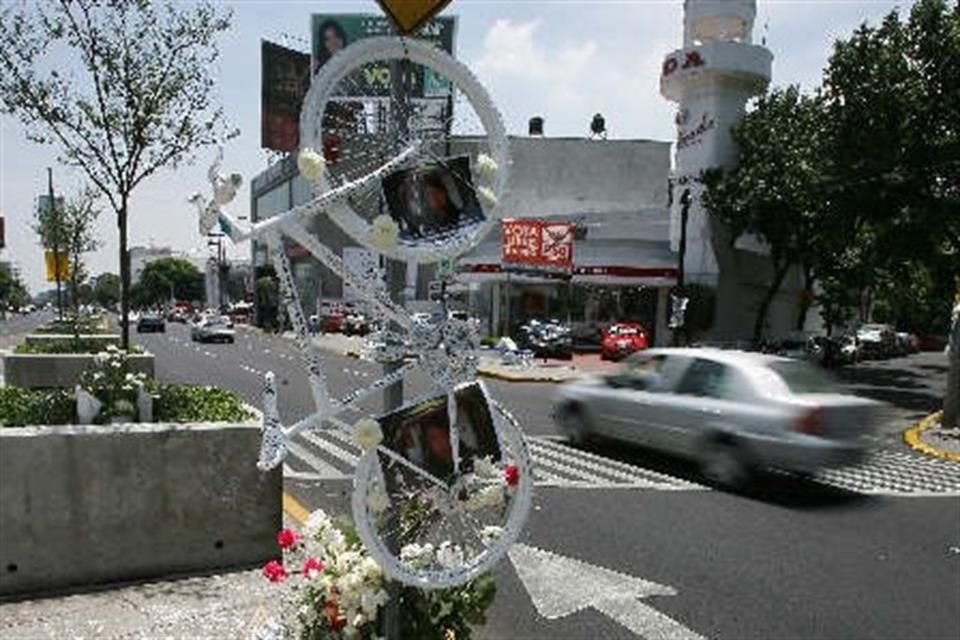 Al menos 40 bicis blancas han sido colocadas en los últimos 14 años.