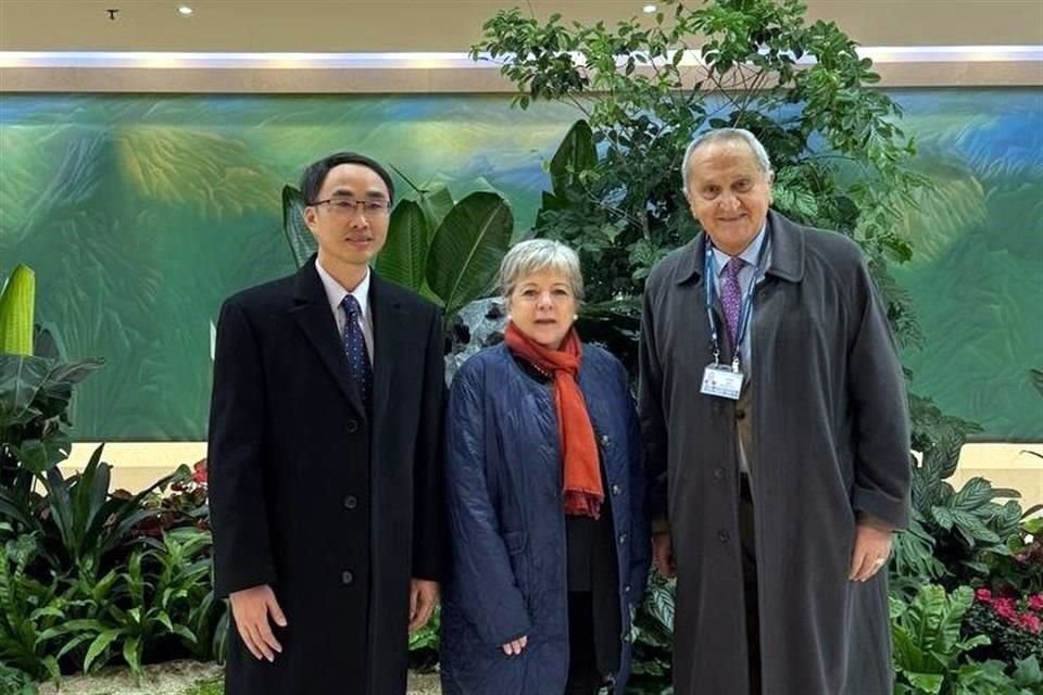 Bárcena fue recibida por autoridades chinas y el Embajador de México en China, Jesús Seade.