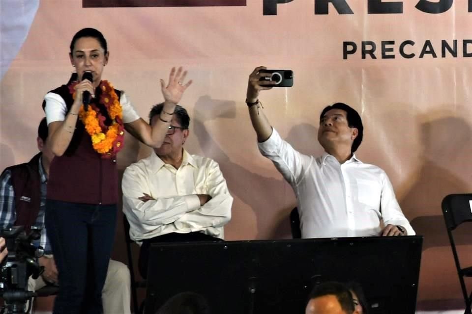 La precandidata presidencial de Morena, Claudia Sheinbaum, encabezó un mitin en Temixco, Morelos.