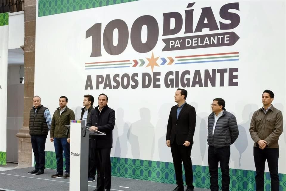 Acompañado por algunos Secretarios del gabinete, el Gobernador Manolo Jiménez, presentó los proyectos, obras y programas que arrancará en sus primeros 100 días de gobierno.