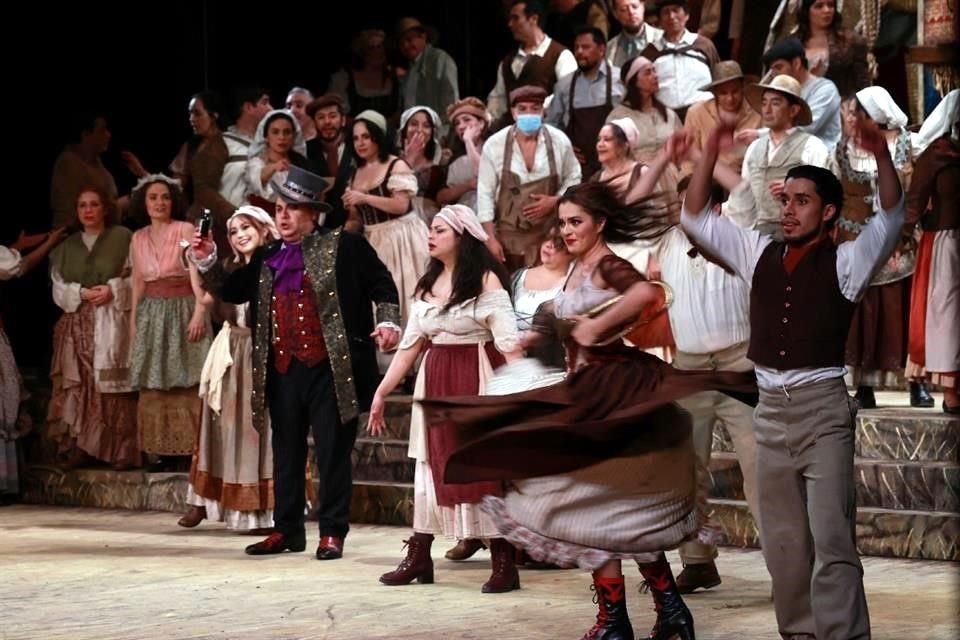 La Compañía Nacional de Ópera cierra la temporada 2023 con una nueva producción de 'El elíxir de amor', de Gaetano Donizetti, 