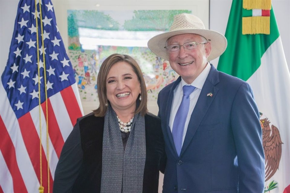 Xóchitl Gálvez acusó ante Ken Salazar, Embajador de EU en México, que está viviendo un 'ataque poco democrático' por parte del Gobierno.