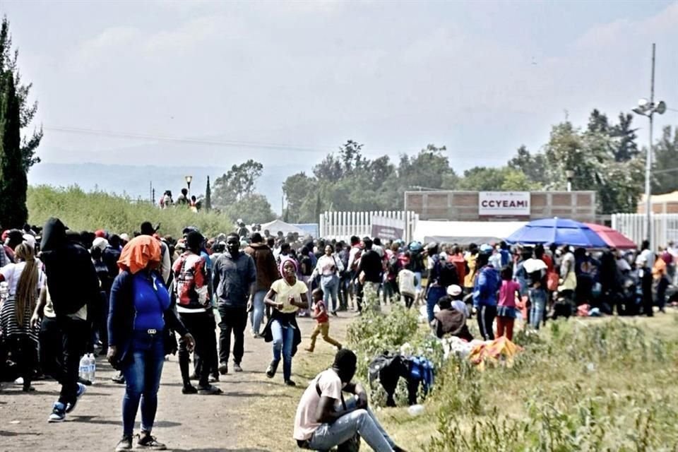 En Tláhuac, la capacidad del albergue de 400 personas se rebasó hasta tener a más de 4 mil. 