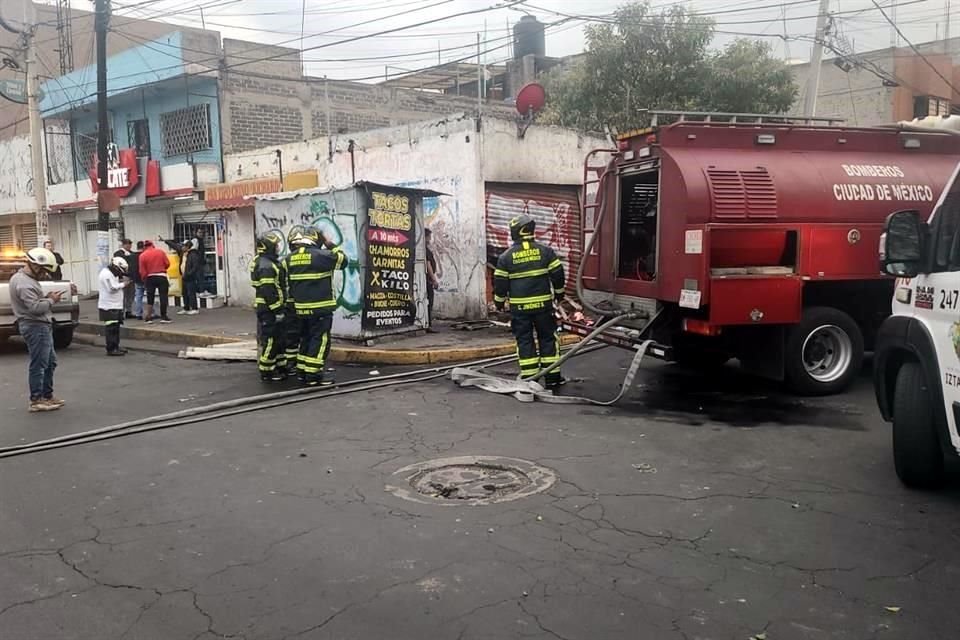 Elementos de Protección Civil llevaron a un hospital a la persona lesionada debido a que presentaba quemaduras de segundo y tercer grado. 