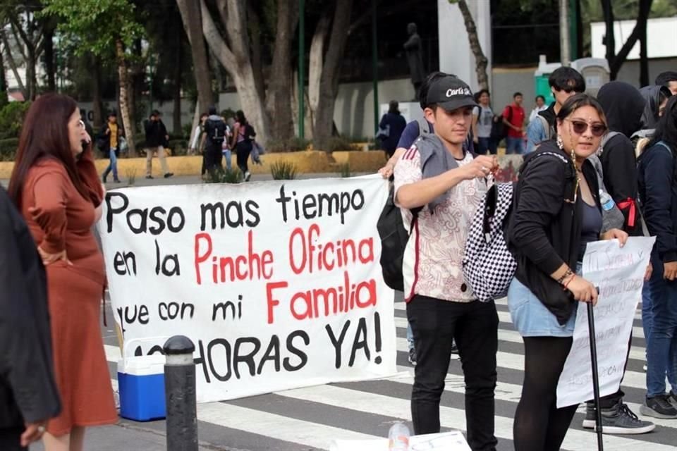 La Avenida Eduardo Molina fue cerrada por manifestantes.