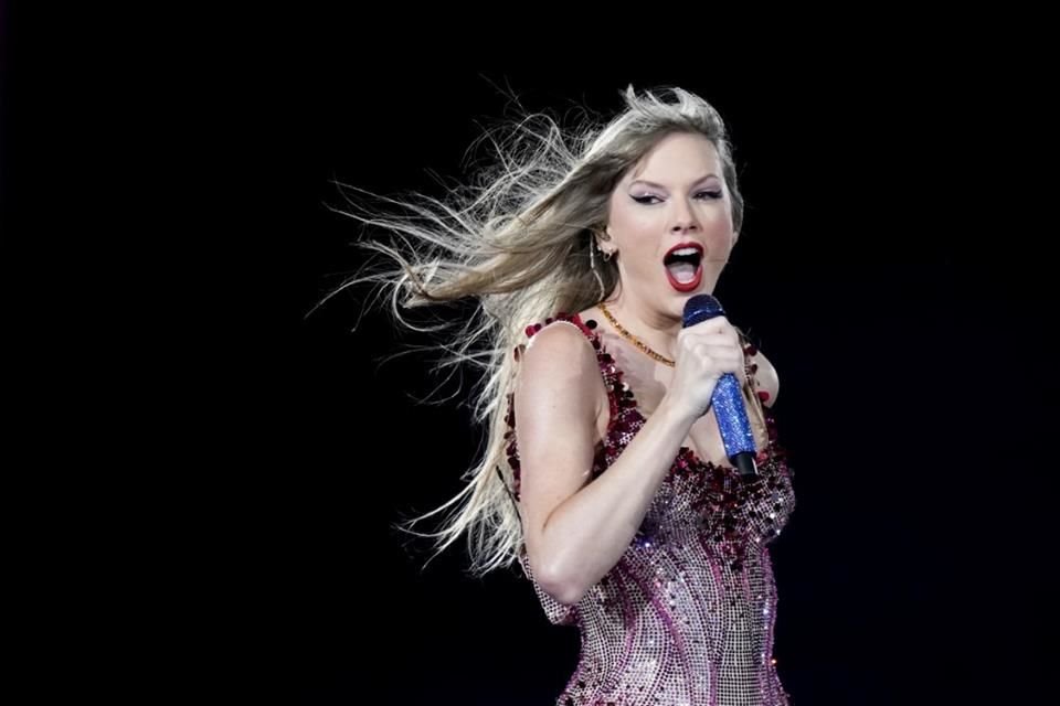 La cantante Taylor Swift, en el lugar 5, se convirtió en multimillonaria en octubre de este año gracias a las ganancias de su gira 'The Eras Tour', al valor de su catálogo musical y bienes raíces.