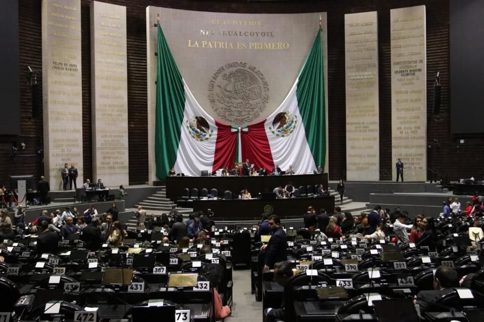 Cámara de Diputados aprobó la reforma que permitirá a IMSS-Bienestar quedarse con 110 mil mdp de 23 estados para ofrecer servicios de salud.