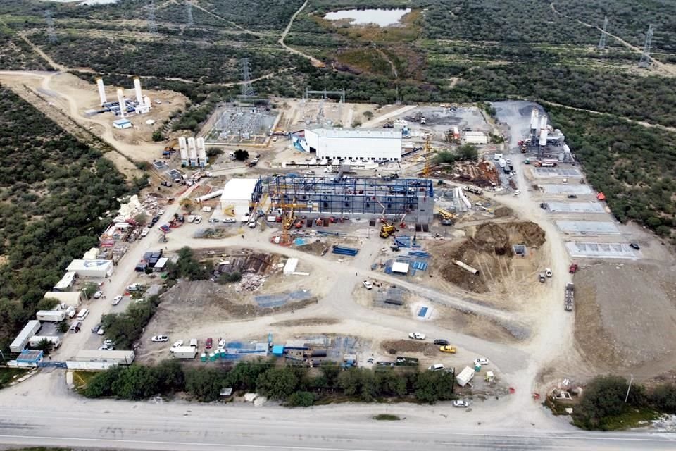 Por lo pronto, ayer el bombeo desde la nueva obra apenas llegó a 930 litros por segundo, es decir, menos de la quinta parte de lo presumido por las autoridades.