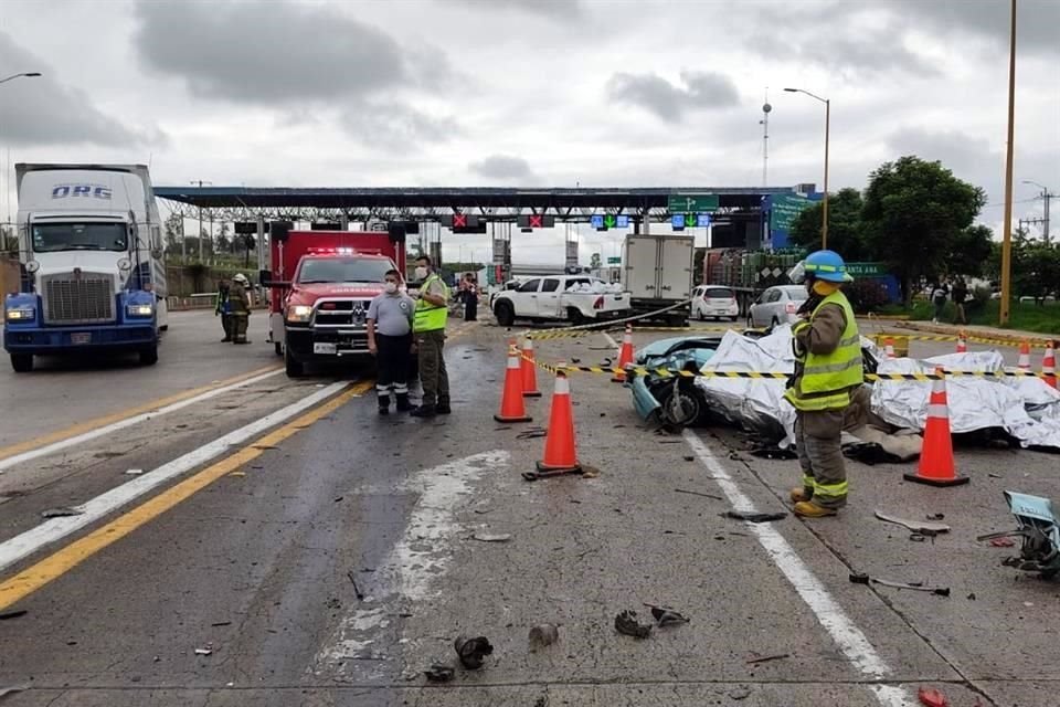 Un choque carretero se registró la mañana de este martes en Jalostotitlán, con saldo de cuatro personas fallecidas y ocho lesionadas.