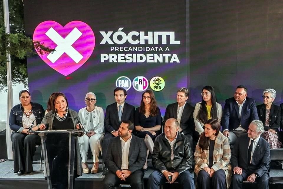 Gálvez presentó ayer a su equipo.