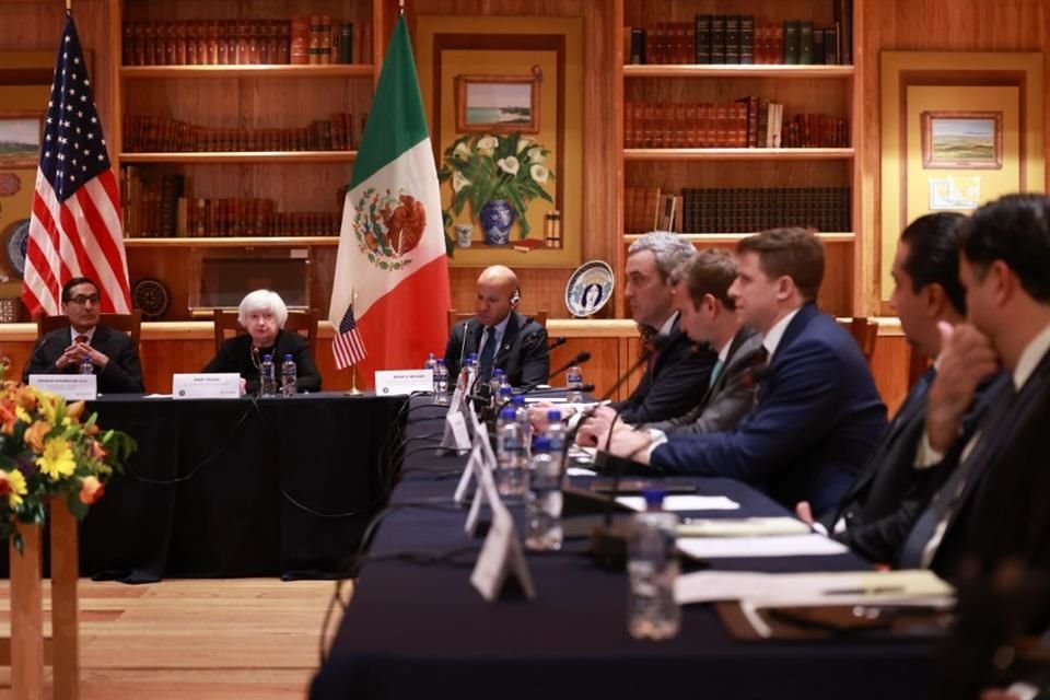 Durante el mensaje que ofrecieron los funcionarios de México y Estados Unidos, hablaron sobre el combate a las drogas.