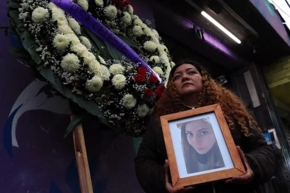 La familia de Elsa Celeste no sólo enfrenta la pérdida de la joven, ayer acusaban a las autoridades de no actuar con la suficiente rapidez para detener al presunto feminicida.