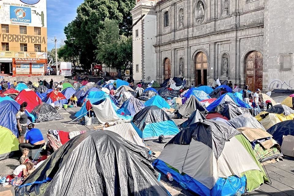 Derechos humanos urgió a que autoridades capitalinas y federales mejoren la atención de grupos migrantes que han arribado.