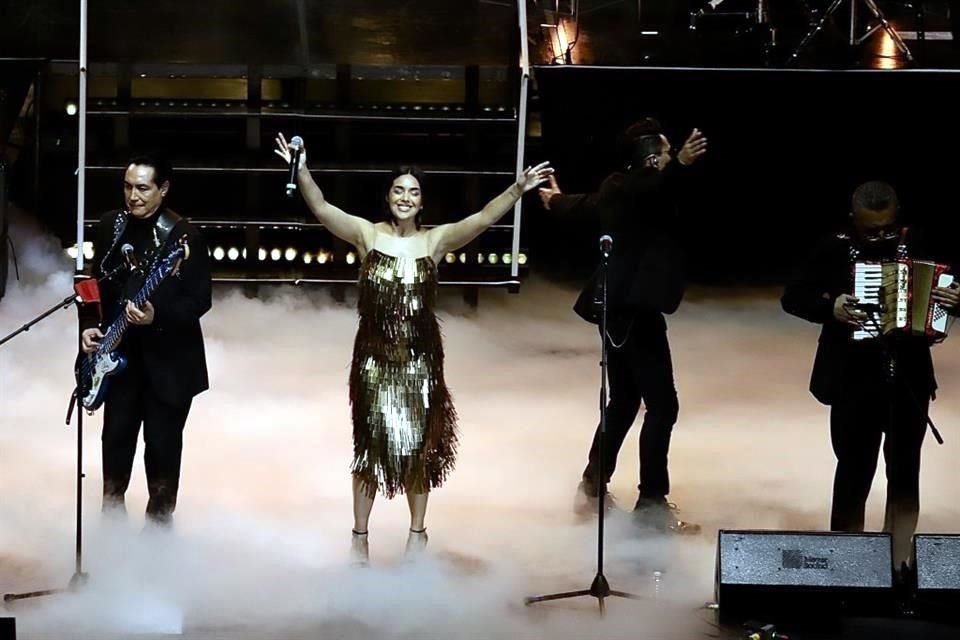 Ángela Leiva, en el concierto sinfónico de la agrupación Los Angeles Azules, en el Auditorio Nacional.