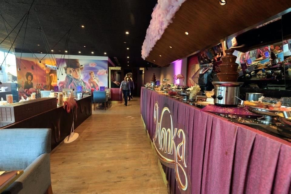 Todo el restaurante del hotel se transformó en la experiencia de 'Wonka'.