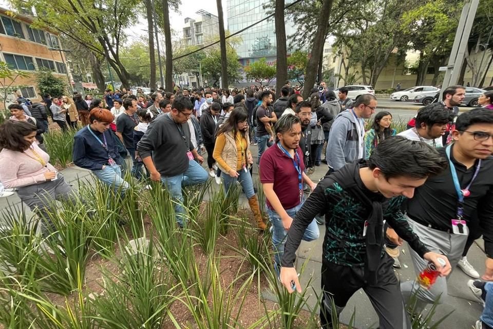 Capitalinos sintieron el sismo en diversas partes de la CDMX.