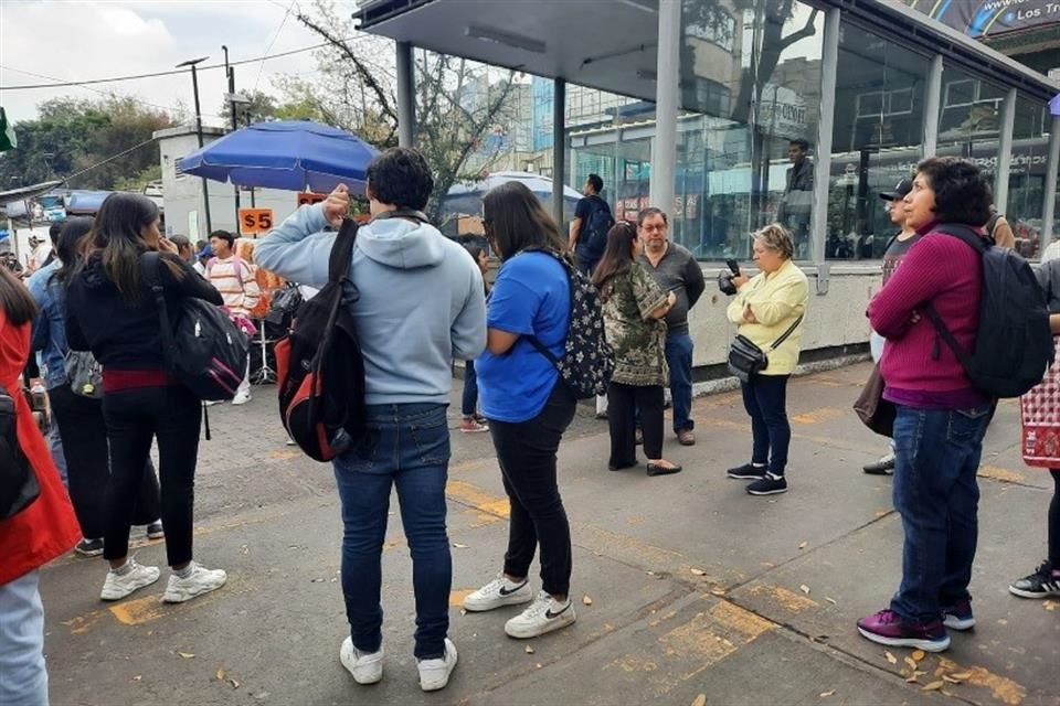 El sismo se percibió en Coyoacán, por lo que personas salieron de metro Copilco al escuchar la alerta.