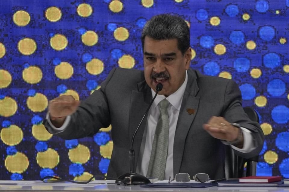 El Presidente venezolano Nicolás Maduro durante una ceremonia de notificación para el referendo sobre el futuro de un territorio disputado con Guyana, el 4 de diciembre de 2023, en Caracas.