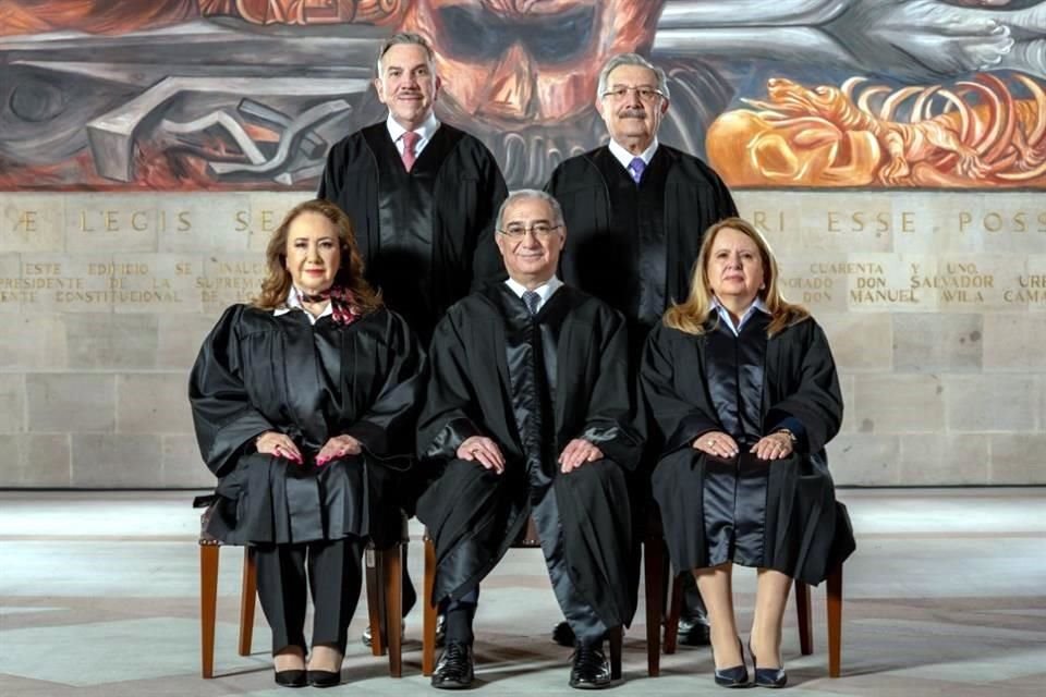 Javier Laynez, Alberto Pérez Dayán, Yasmín Esquivel, Luis María Aguilar y Loretta Ortiz integran la Segunda Sala.