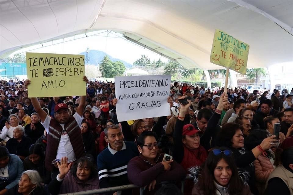 Atlacomulco, antiguo centro del poder priista, lució abarrotado esta vez por seguidores morenistas .