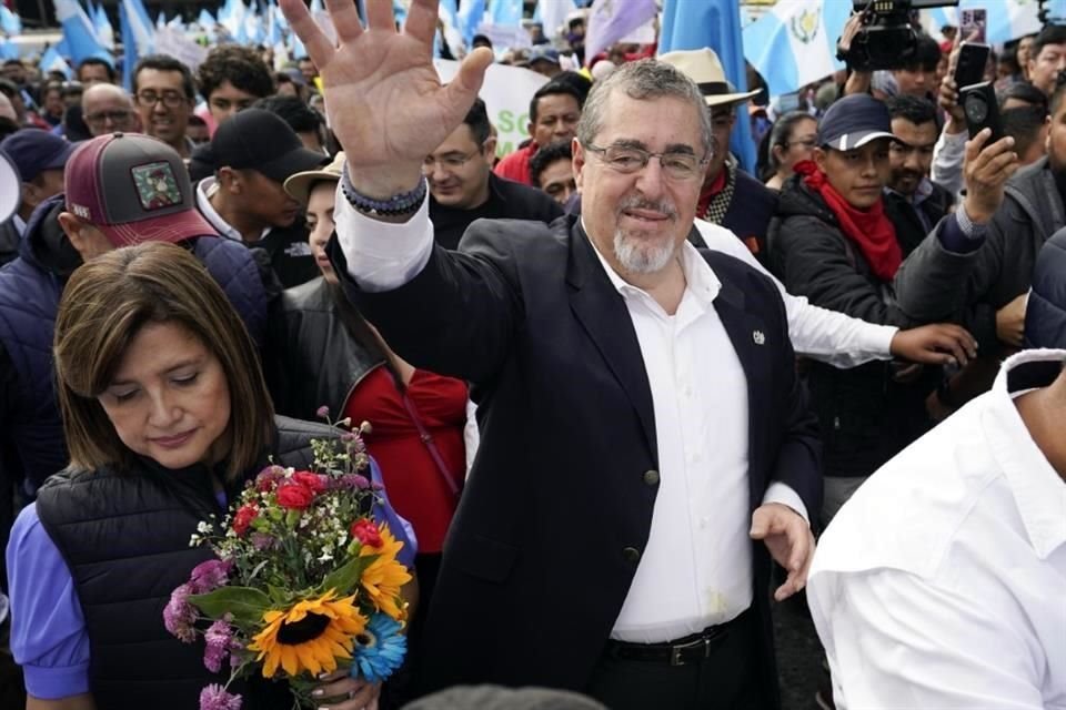 El Presidente electo Bernardo Arévalo dio una conferencia tras la decisión de la Fiscalía de intentar revocar su victoria electoral.