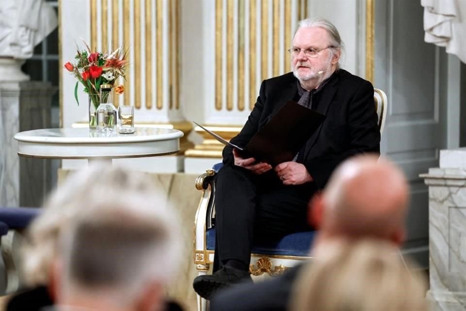 El escritor noruego Jon Fosse sostuvo un encuentro con la prensa, previo a la ceremonia de entrega del Premio Nobel de Literatura este domingo.