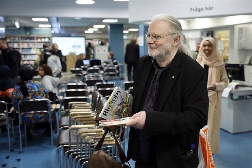 Como parte de las actividades enmarcadas en la entrega del Nobel, Fosse visitó la biblioteca Rinkeby en un barrio de Estocolmo.