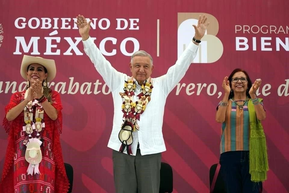 Presidente López Obrador en mitin en Guerrero.